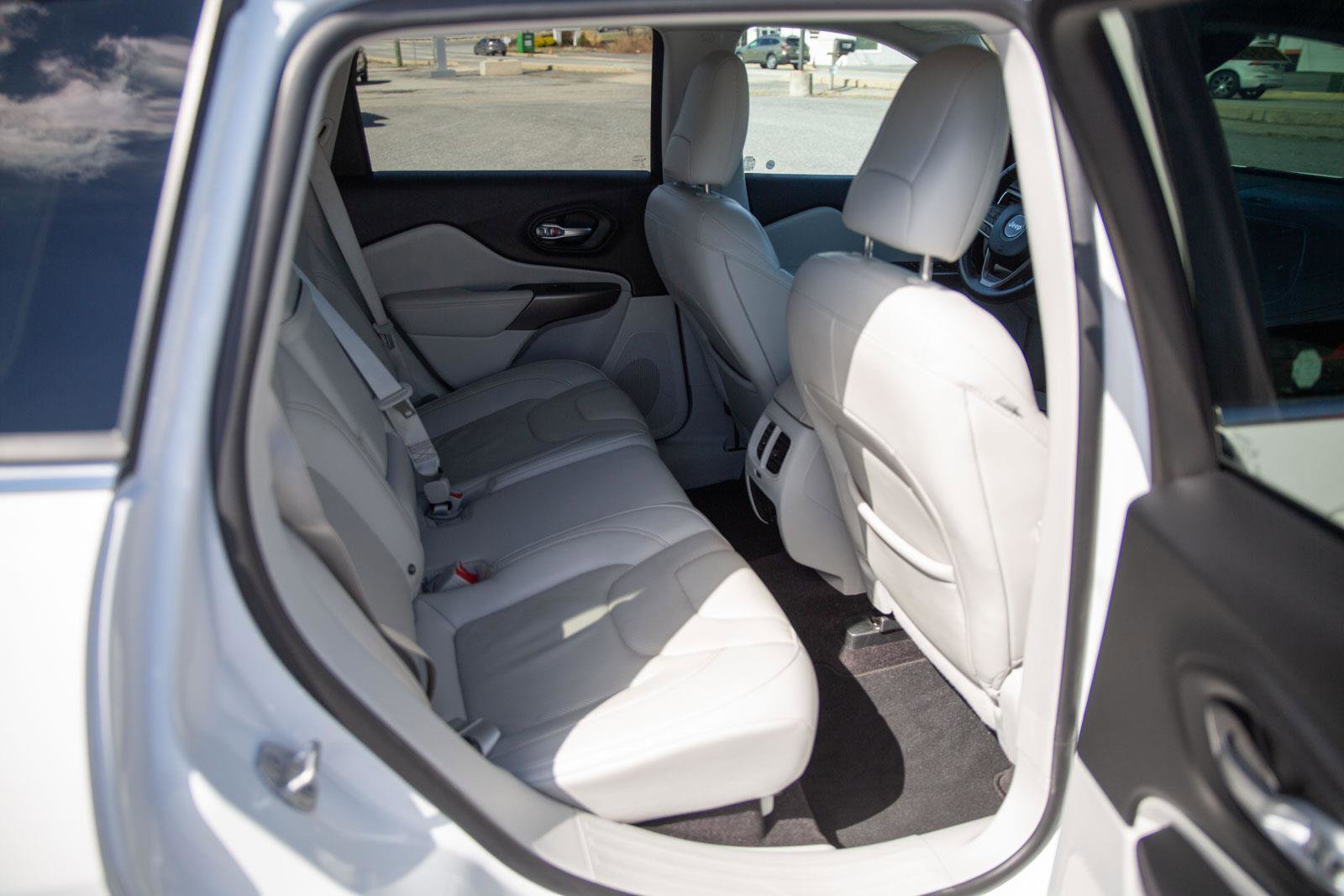 Used 2019 Jeep Cherokee Limited image 23