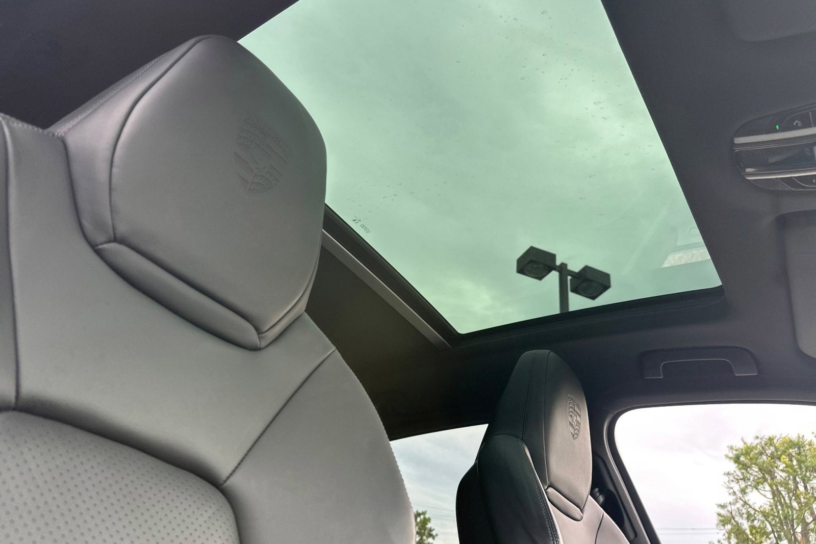 Used 2023 Porsche Cayenne Platinum Edition image 25