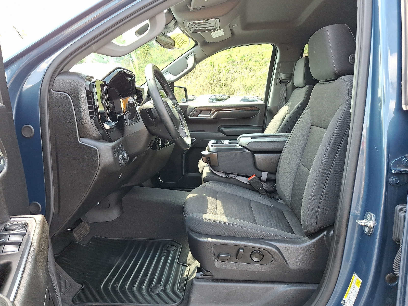 Used 2024 Chevrolet Silverado 1500 LT AWD/4WD image 13