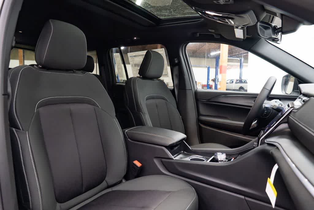 New 2026 Jeep Grand Cherokee Laredo X AWD/4WD image 31