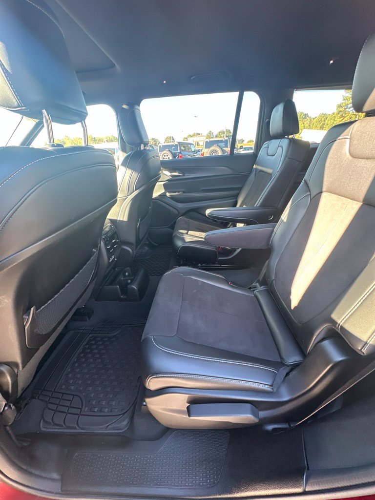 Used 2023 Jeep Grand Cherokee L Laredo AWD/4WD image 18