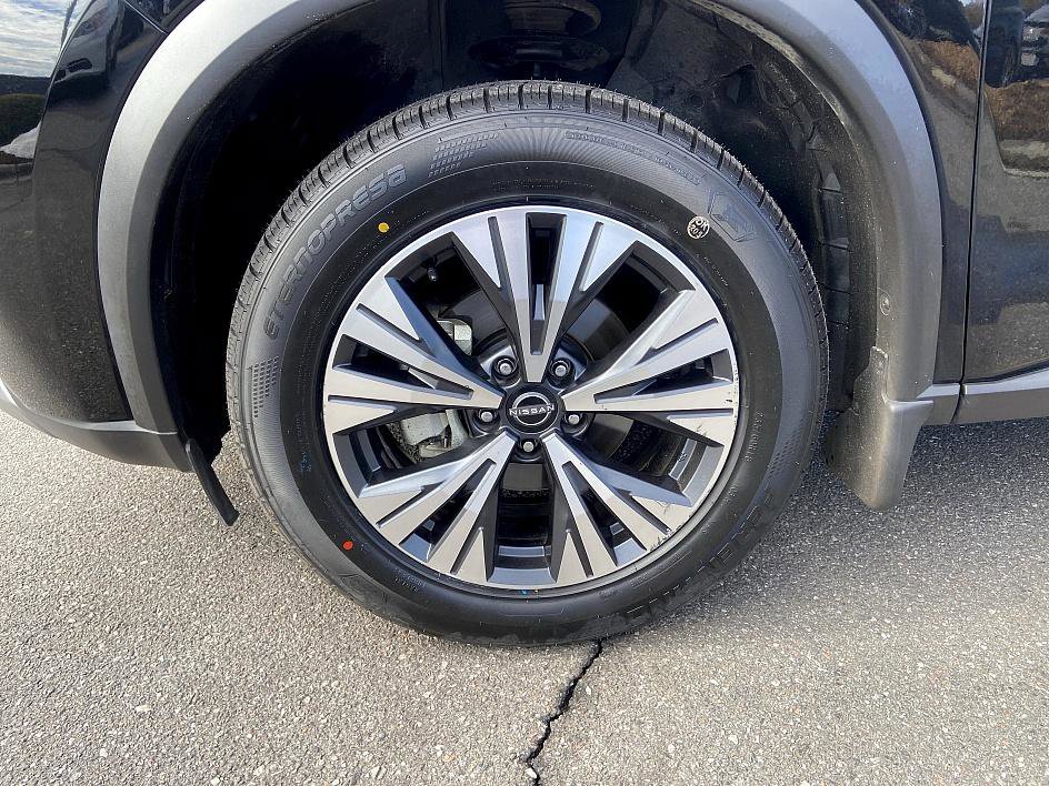 Used 2023 Nissan Rogue SV w/ SV Premium B Package image 8