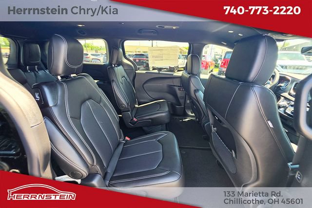 New 2027 Chrysler Pacifica Select FWD image 28
