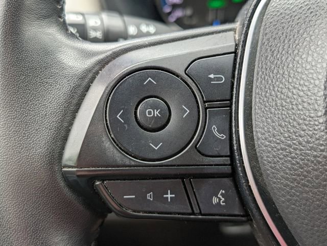 Used 2022 Toyota RAV4 XLE Premium AWD/4WD image 25