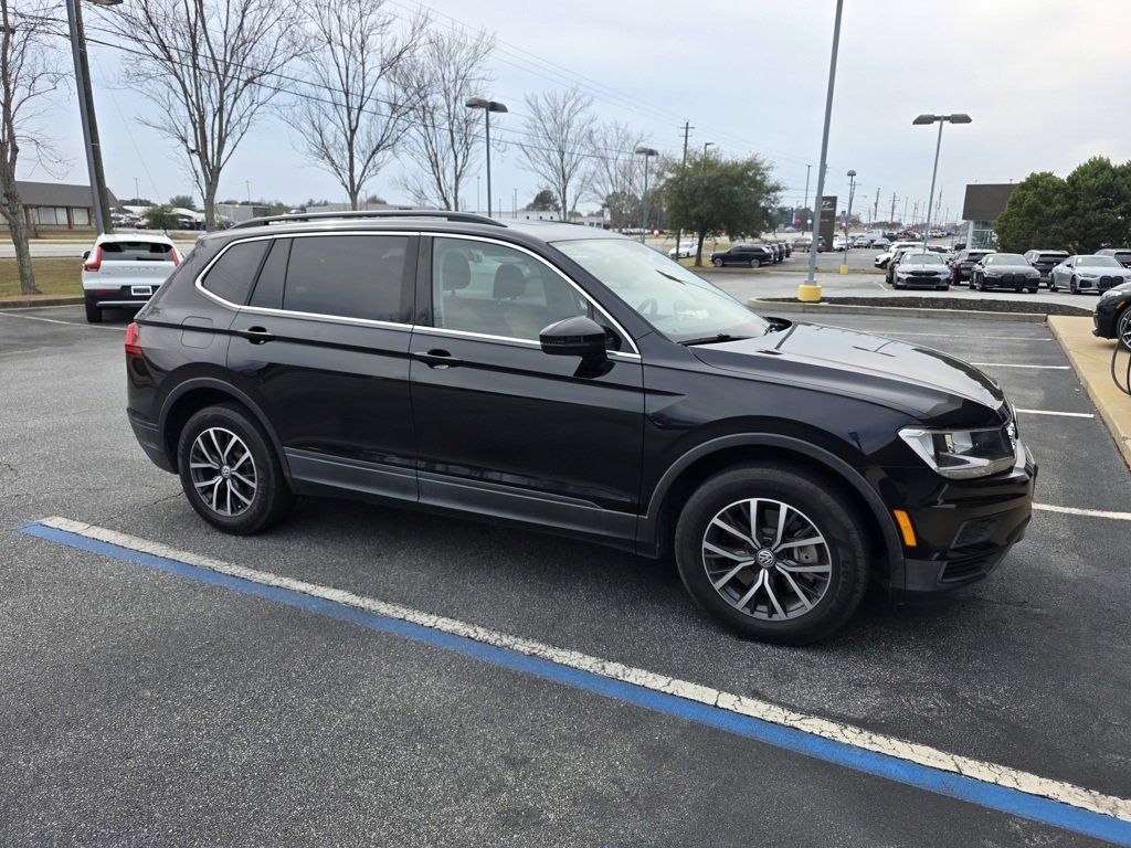 Used 2019 Volkswagen Tiguan SE w/ Panoramic Sunroof Package image 6
