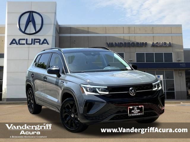 Used 2024 Volkswagen Taos SE w/ MDO Package FWD image 1
