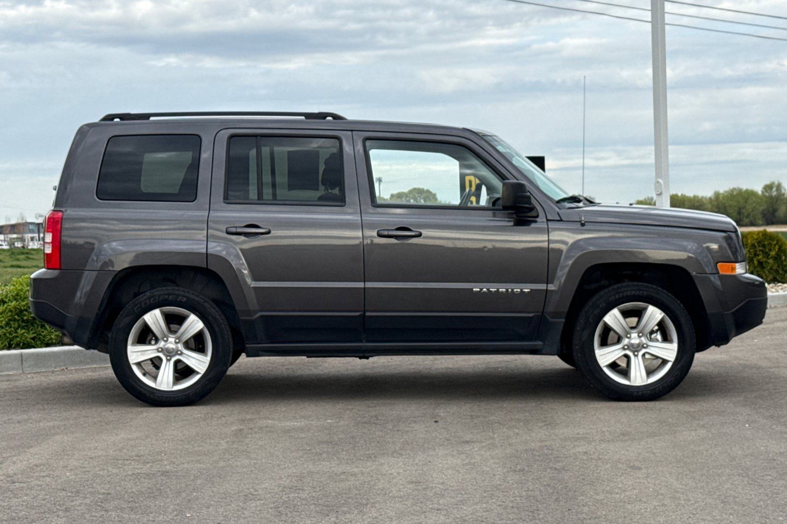 Used 2017 Jeep Patriot Latitude image 3