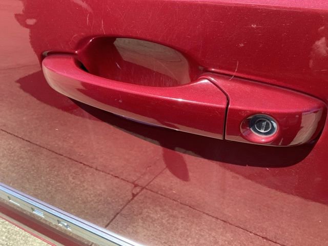Used 2016 Chrysler Town & Country Touring FWD image 14
