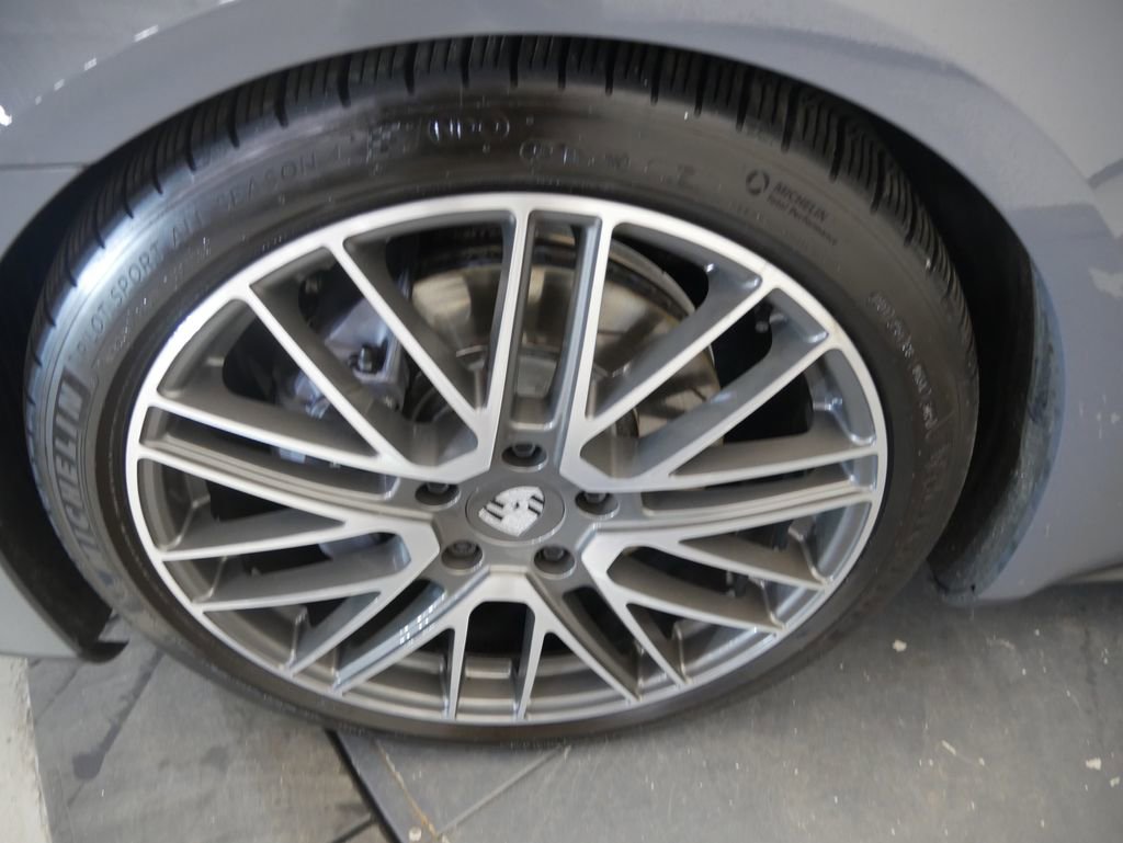 Certified 2025 Porsche Panamera 4 image 13