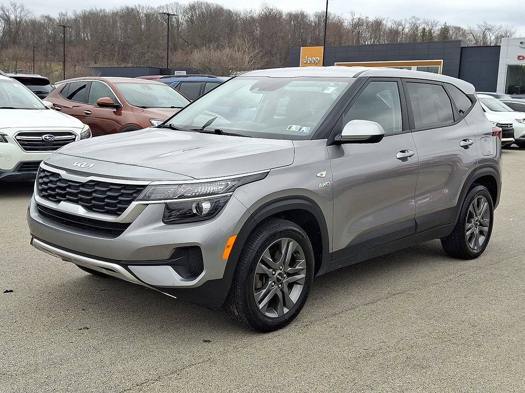 Used 2023 Kia Seltos LX image 3