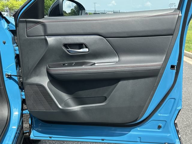 Certified 2025 Nissan Kicks SR FWD image 18