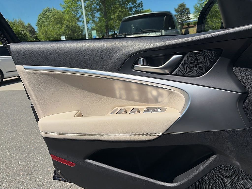 Used 2026 Genesis G70 2.5T RWD image 11