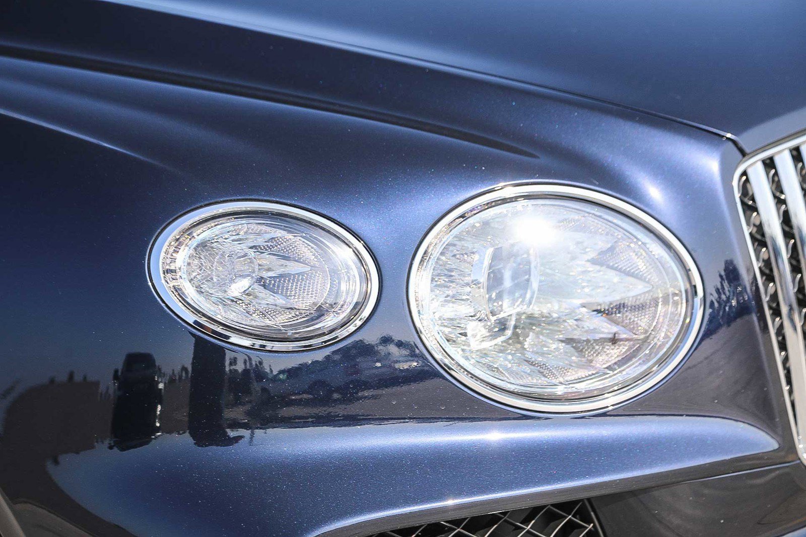 Used 2023 Bentley Bentayga Extended Wheelbase image 8