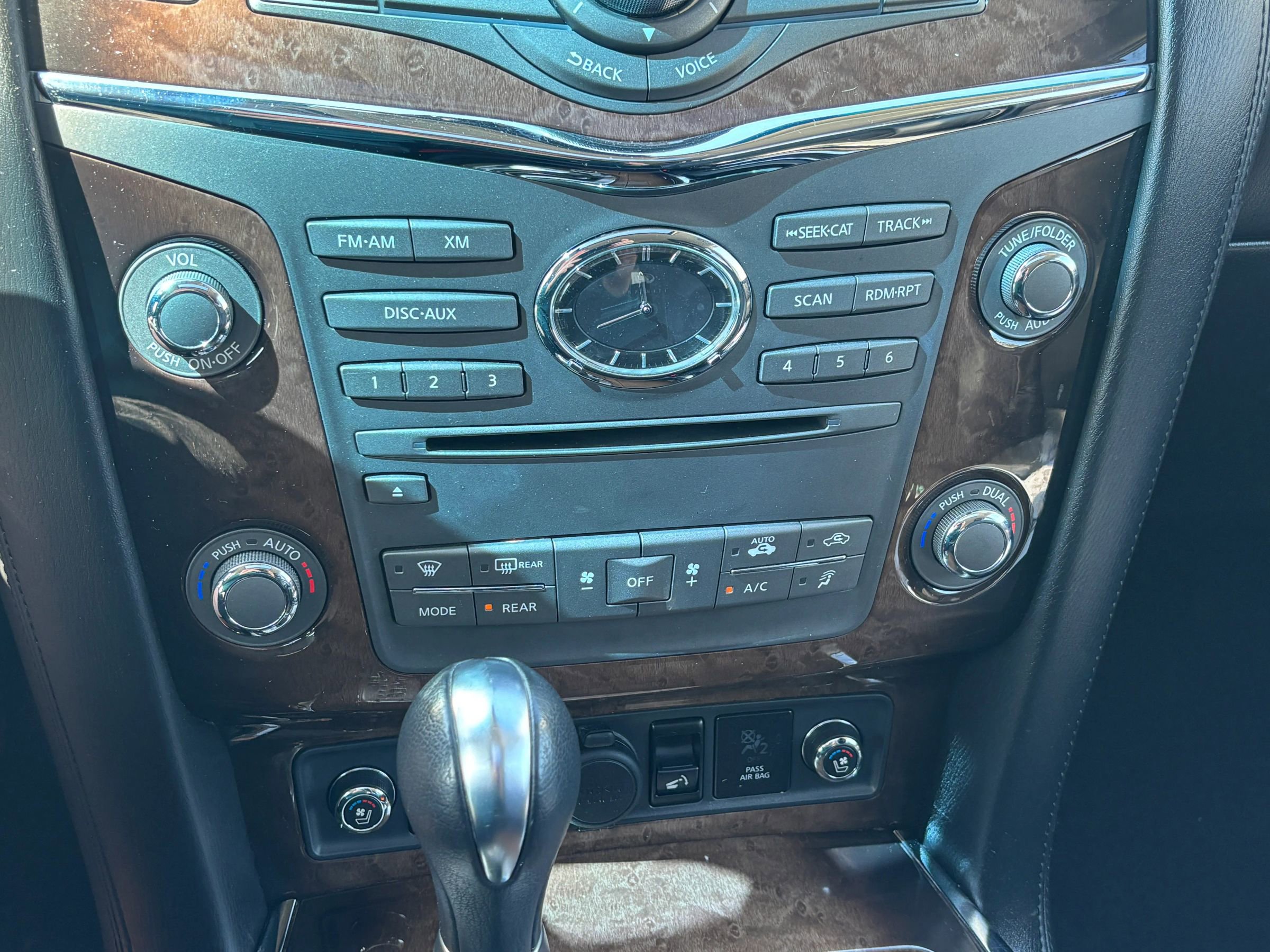 Used 2012 INFINITI QX56 4WD w/ Deluxe Touring Pkg image 25