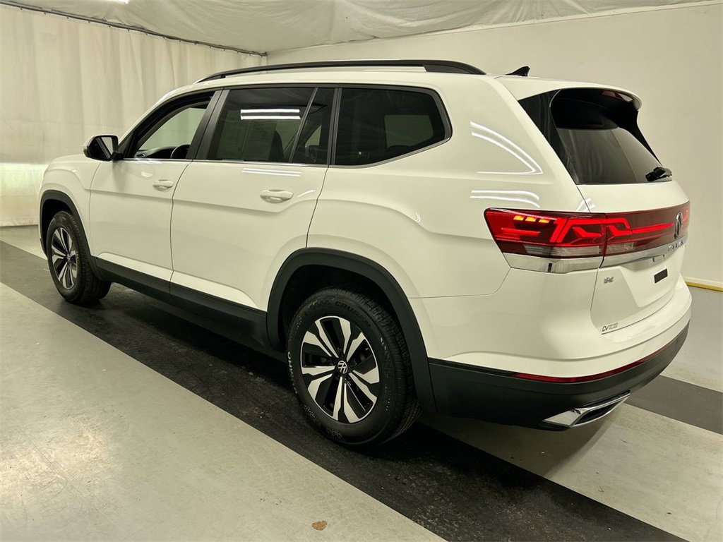 Certified 2025 Volkswagen Atlas SE image 9