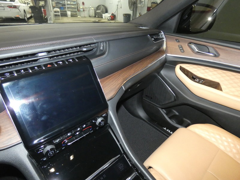 Used 2024 Jeep Grand Cherokee Summit w/ Luxury Tech Group V image 11