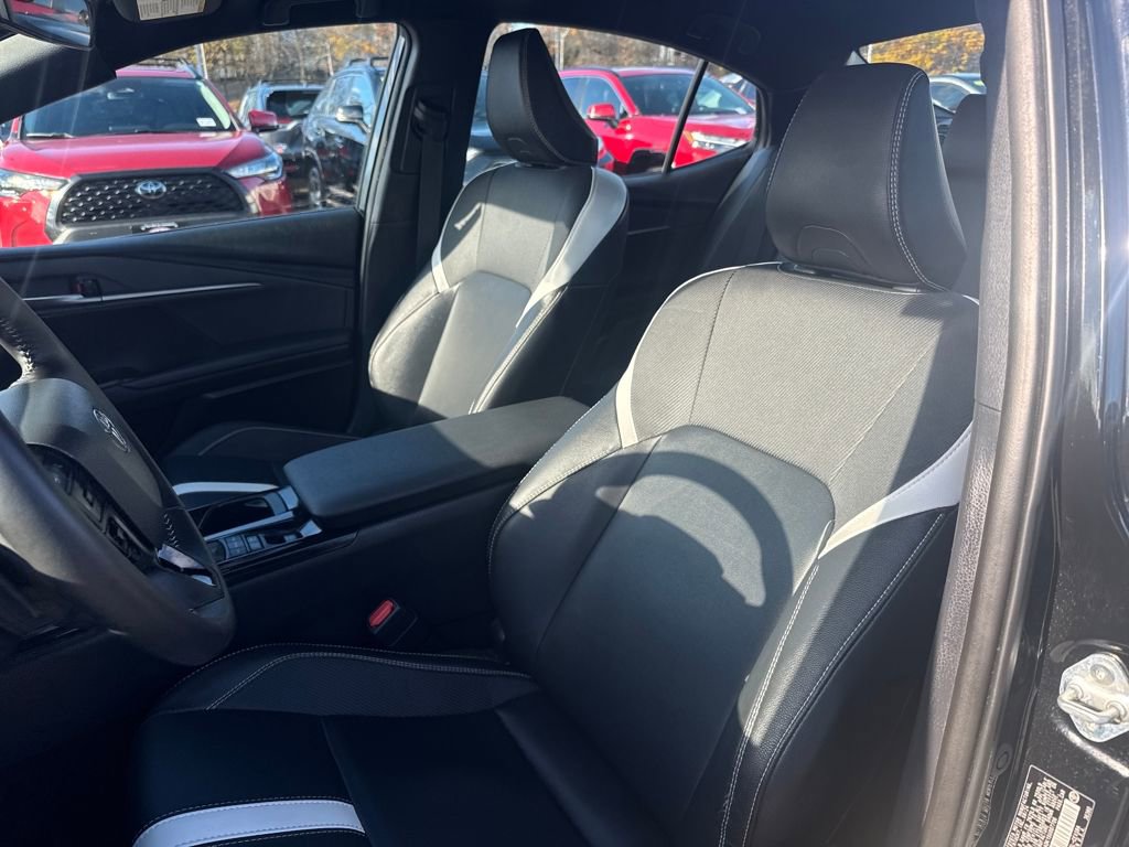 Used 2025 Toyota Camry SE image 14