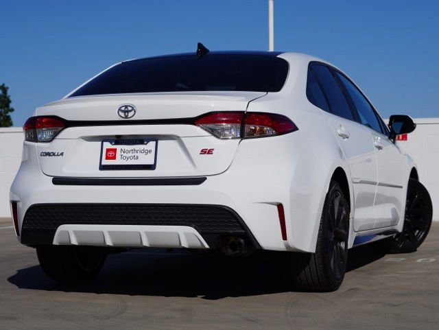 Used 2022 Toyota Corolla SE w/ SE Premium Package image 6
