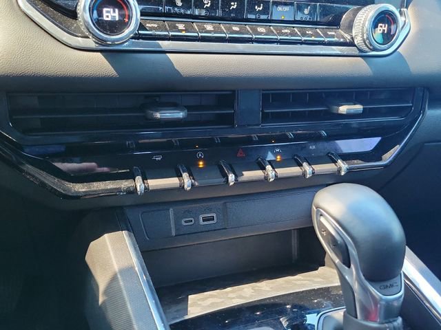 Used 2024 GMC Canyon Elevation w/ Elevation Premium Package image 23