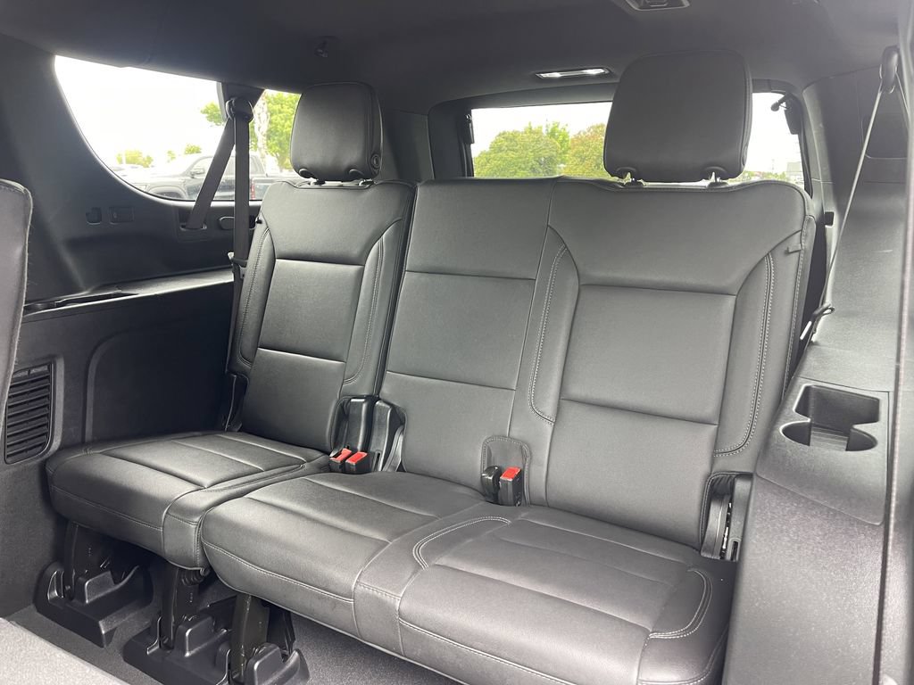 Used 2025 Chevrolet Suburban Z71 AWD/4WD image 12