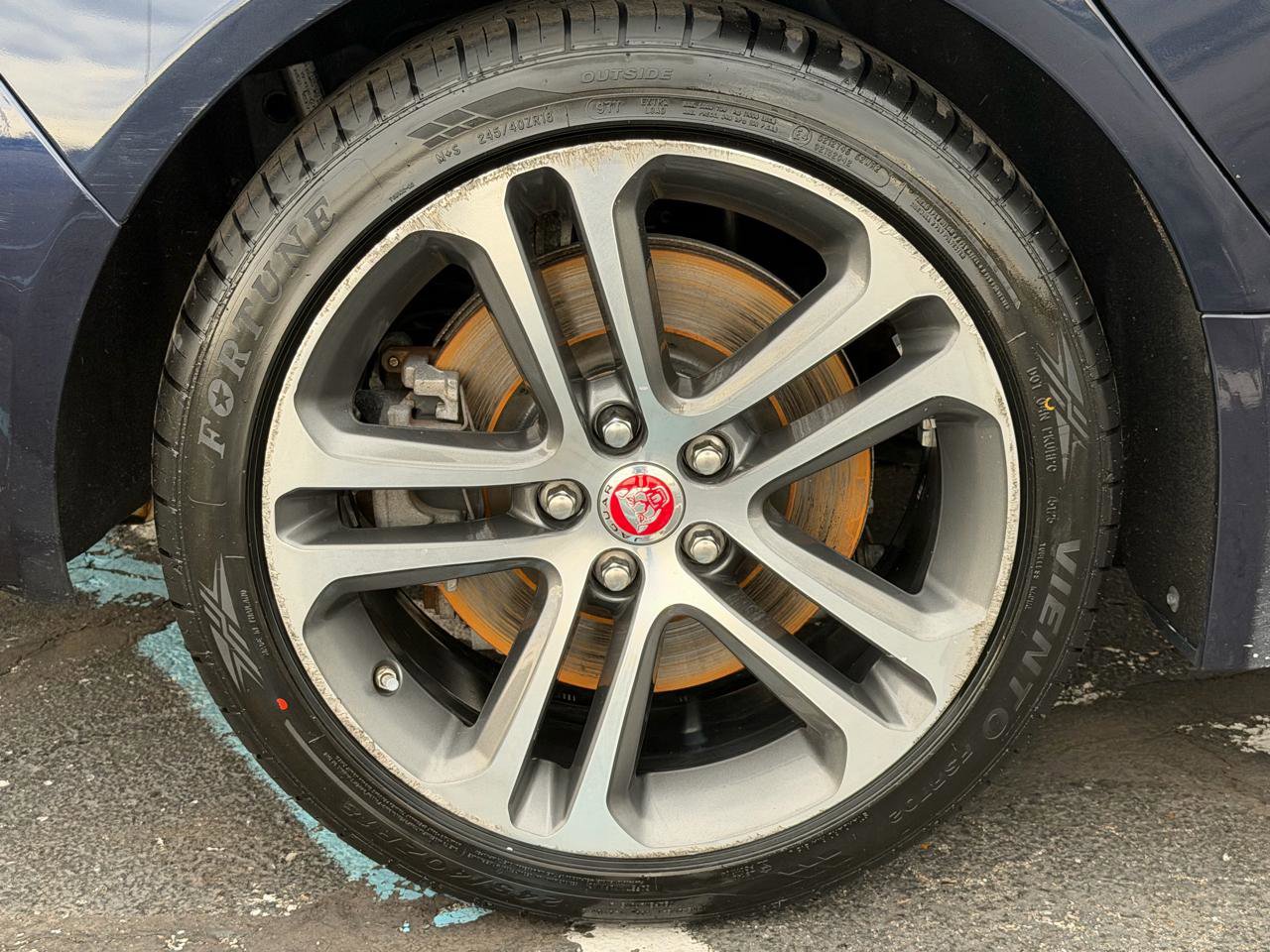 Used 2017 Jaguar XE Premium image 33
