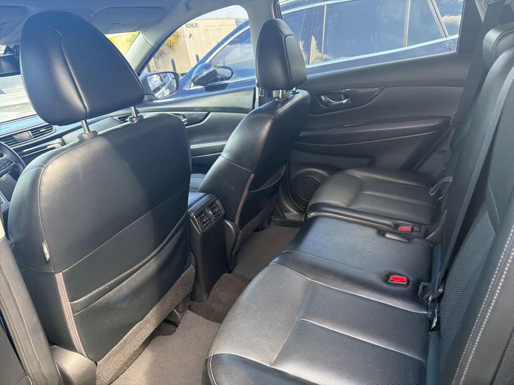 Used 2018 Nissan Rogue SL image 11