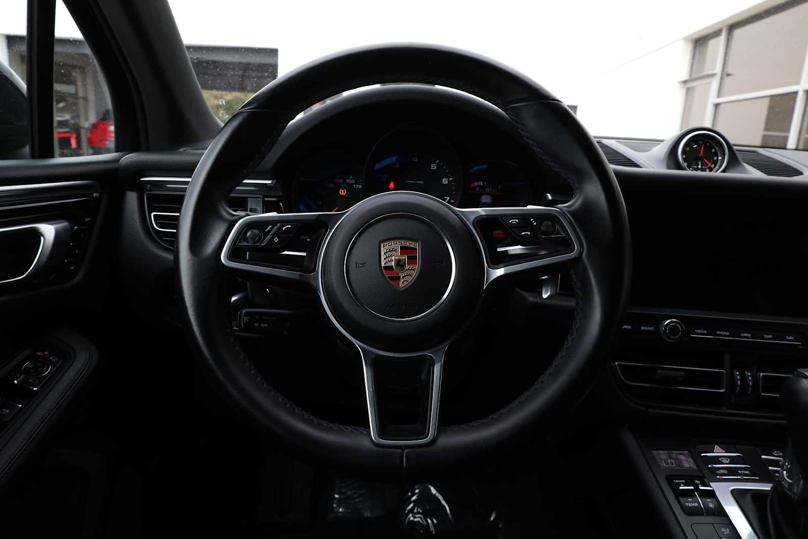 Used 2021 Porsche Macan AWD/4WD image 17
