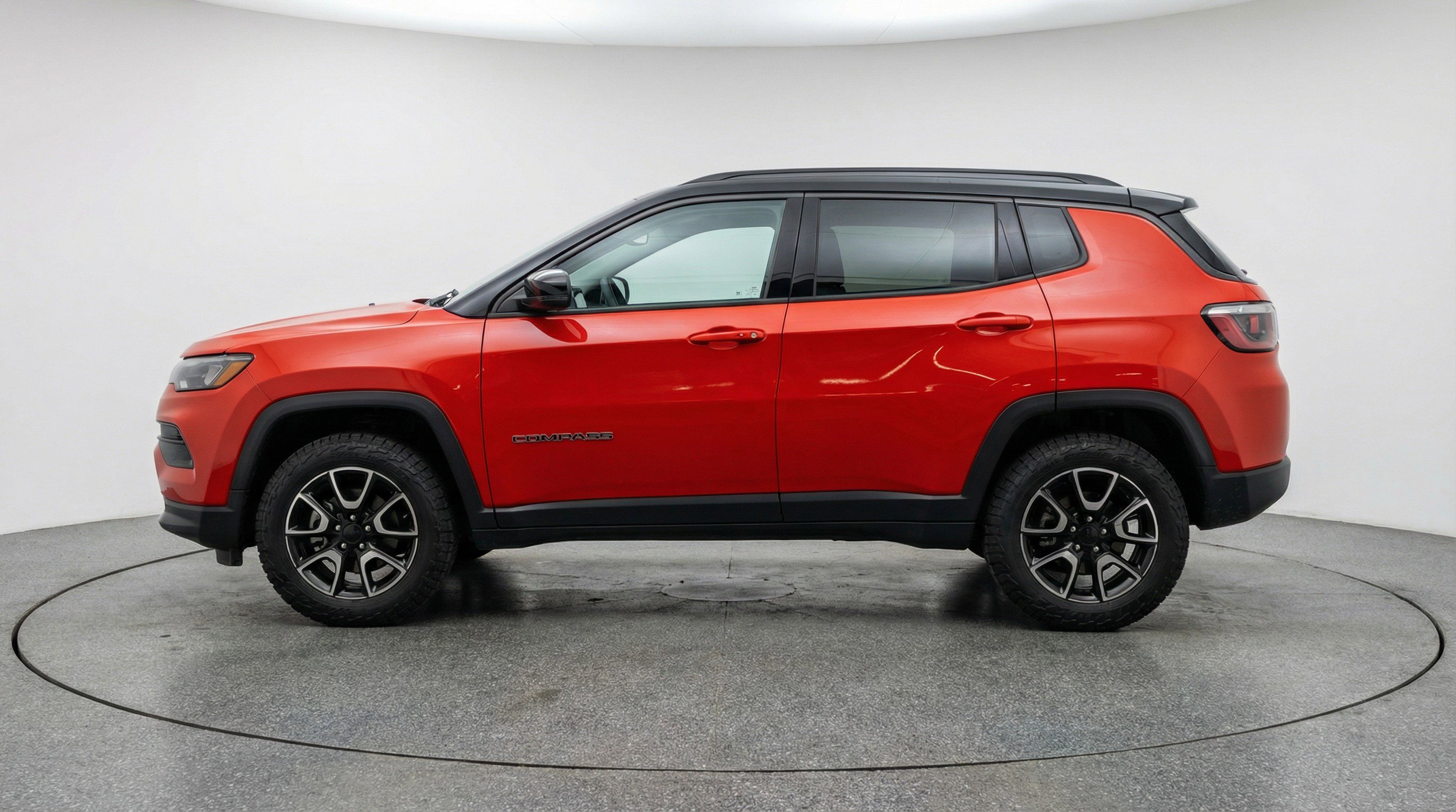 Used 2025 Jeep Compass Trailhawk AWD/4WD image 5