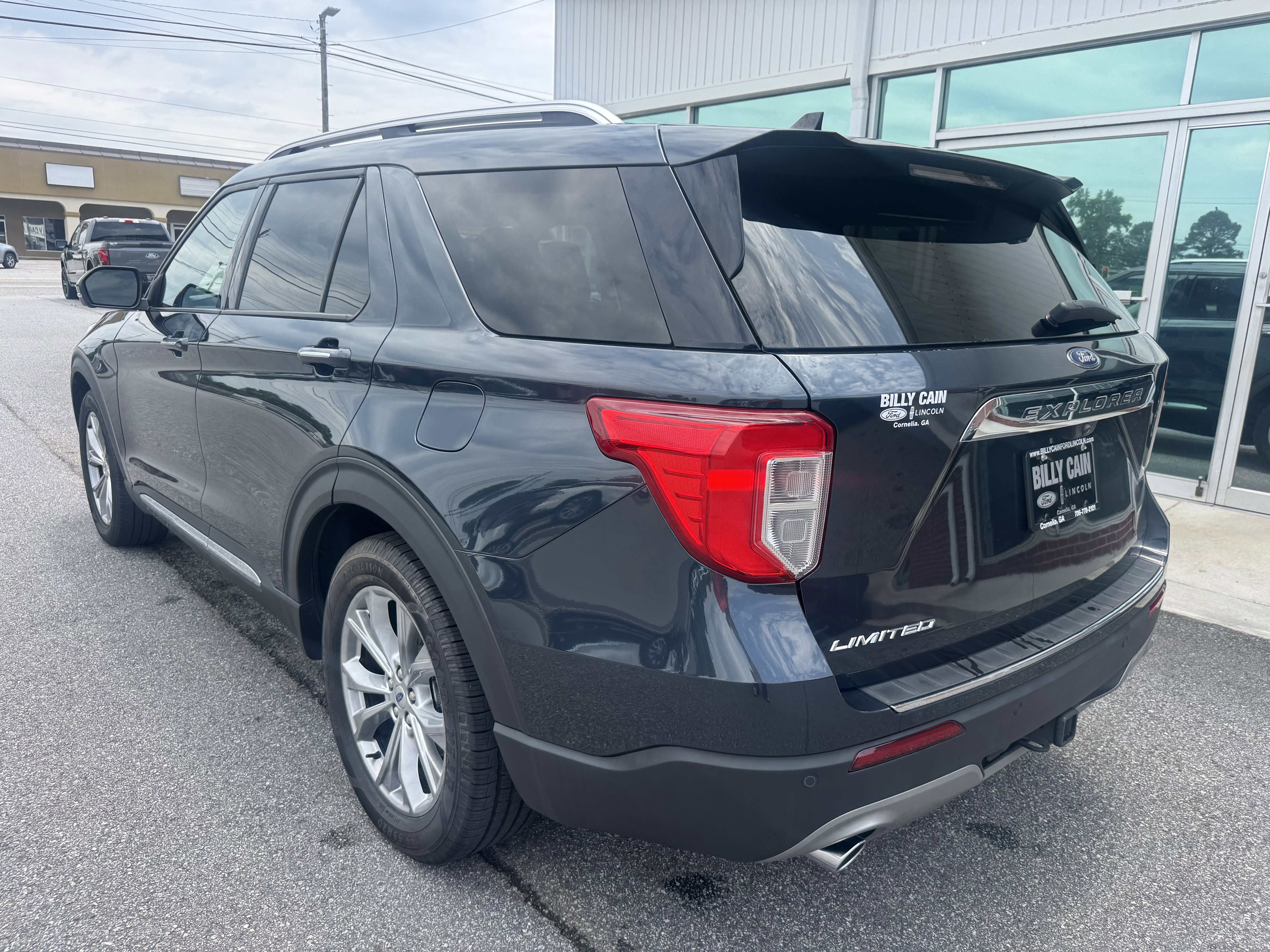 Used 2023 Ford Explorer Limited w/ Equipment Group 301A RWD image 2