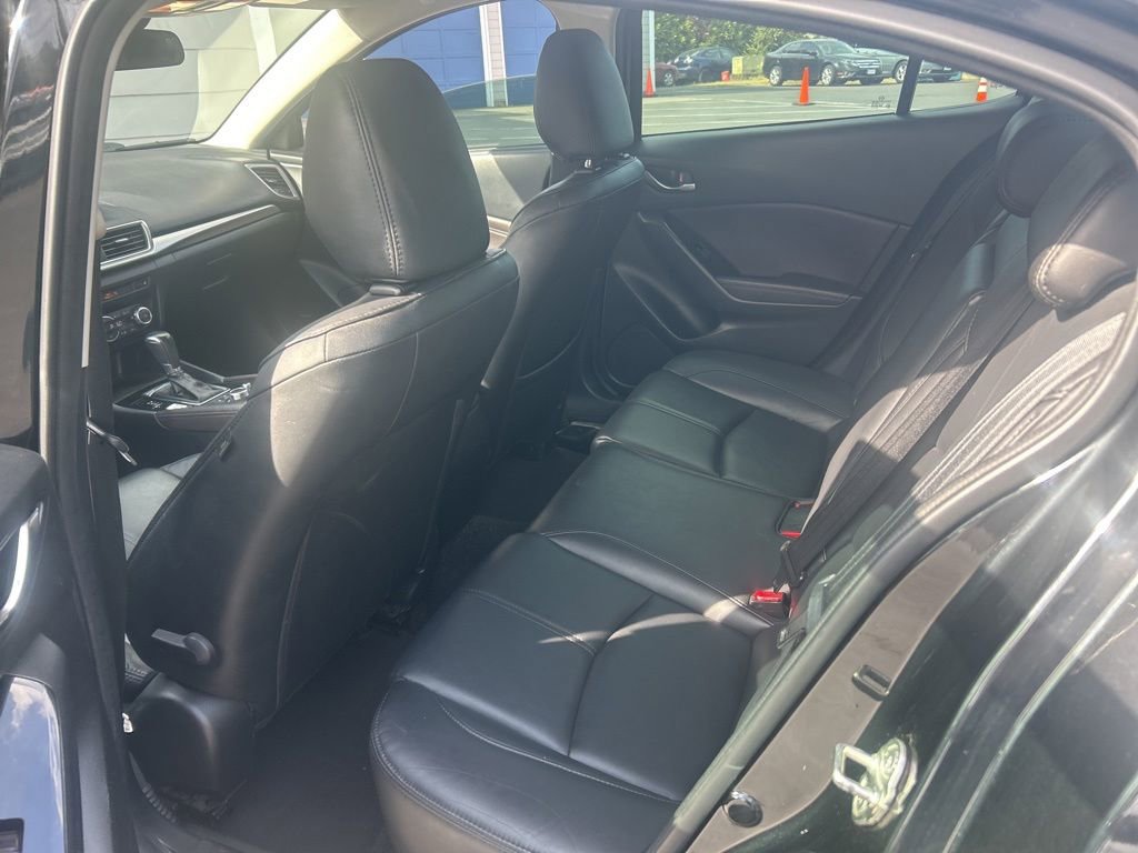 Used 2018 MAZDA MAZDA3 Touring FWD image 5