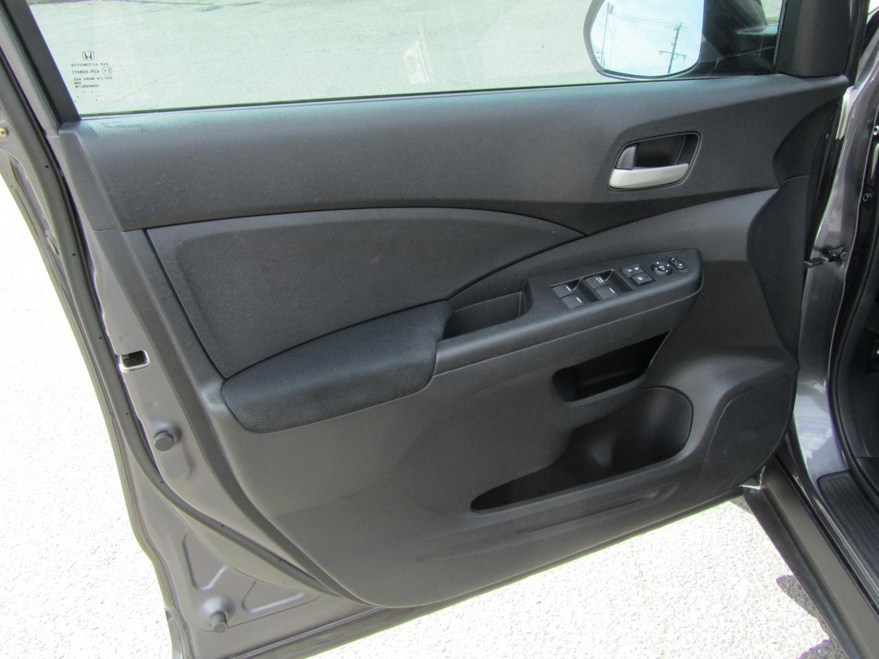 Used 2016 Honda CR-V LX image 17