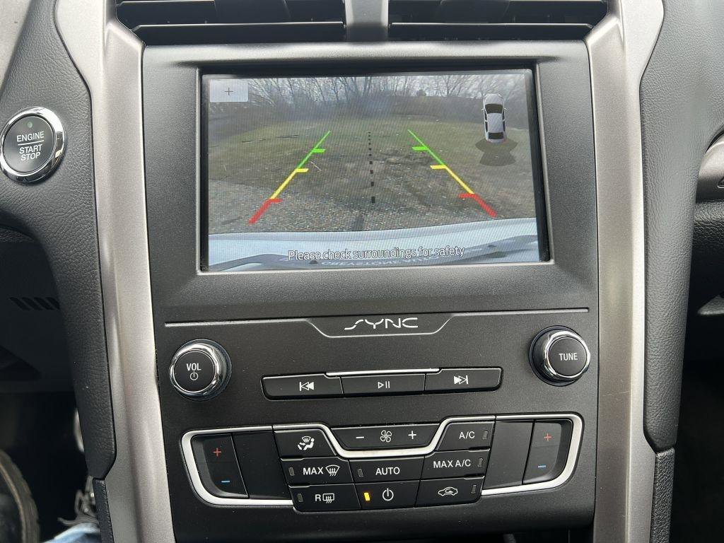 Used 2020 Ford Fusion SE image 19