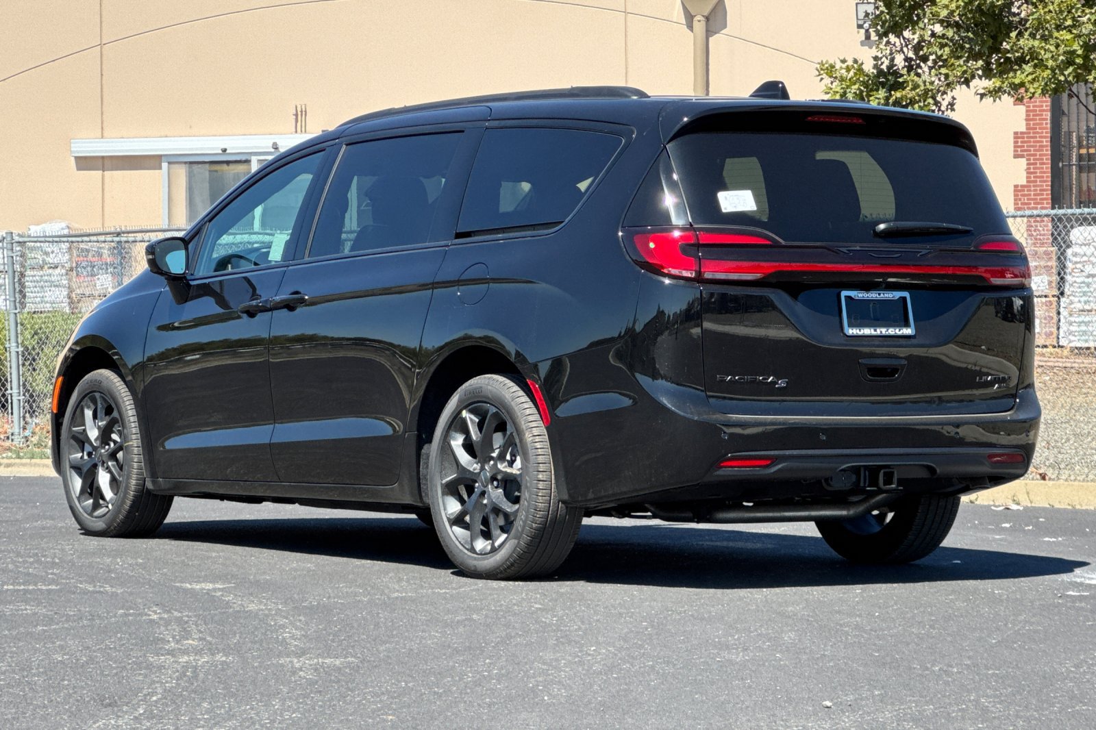 New 2027 Chrysler Pacifica Limited AWD/4WD image 5