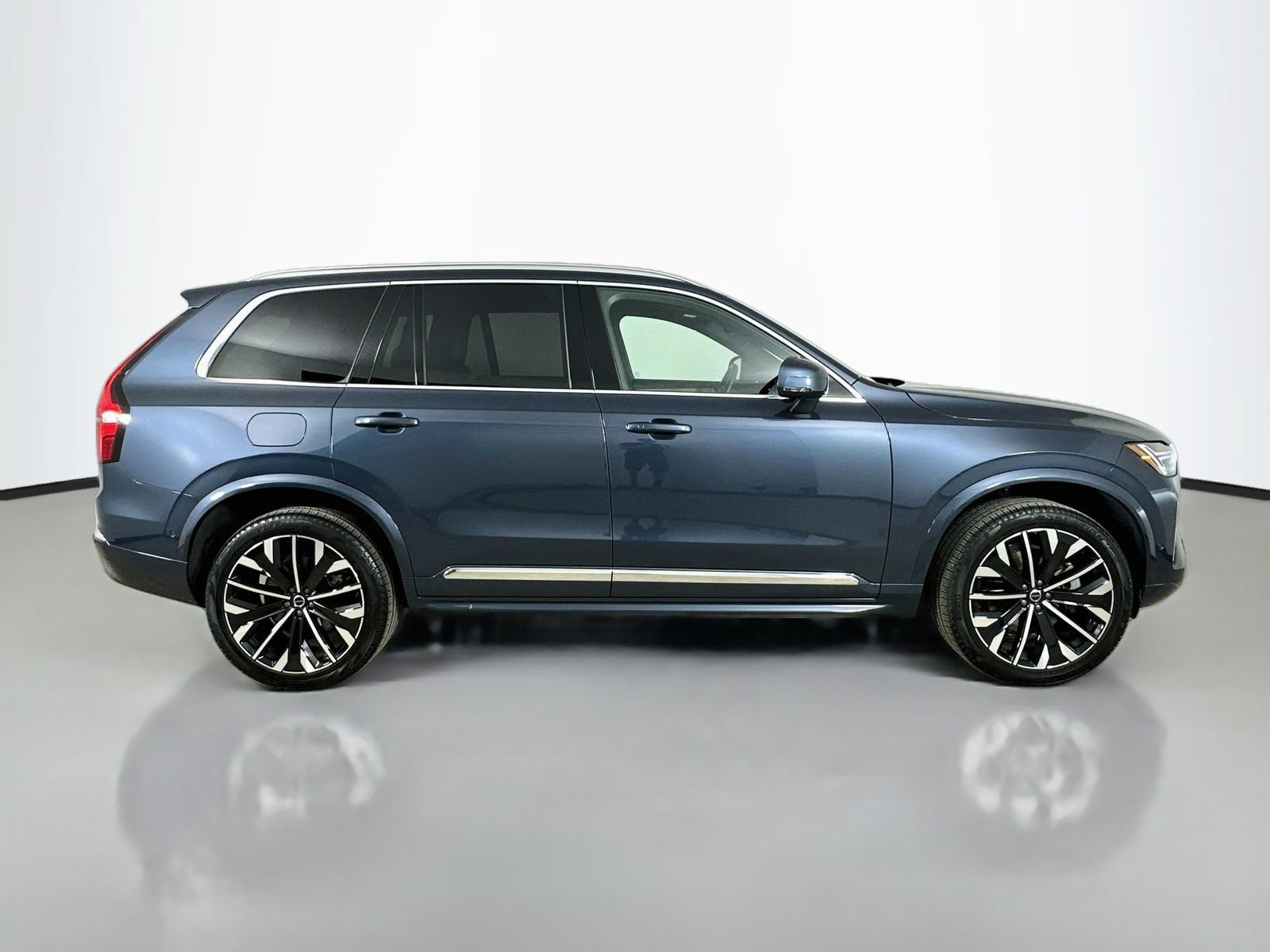 Used 2026 Volvo XC90 B6 Plus w/ Protection Package Premier AWD/4WD image 4