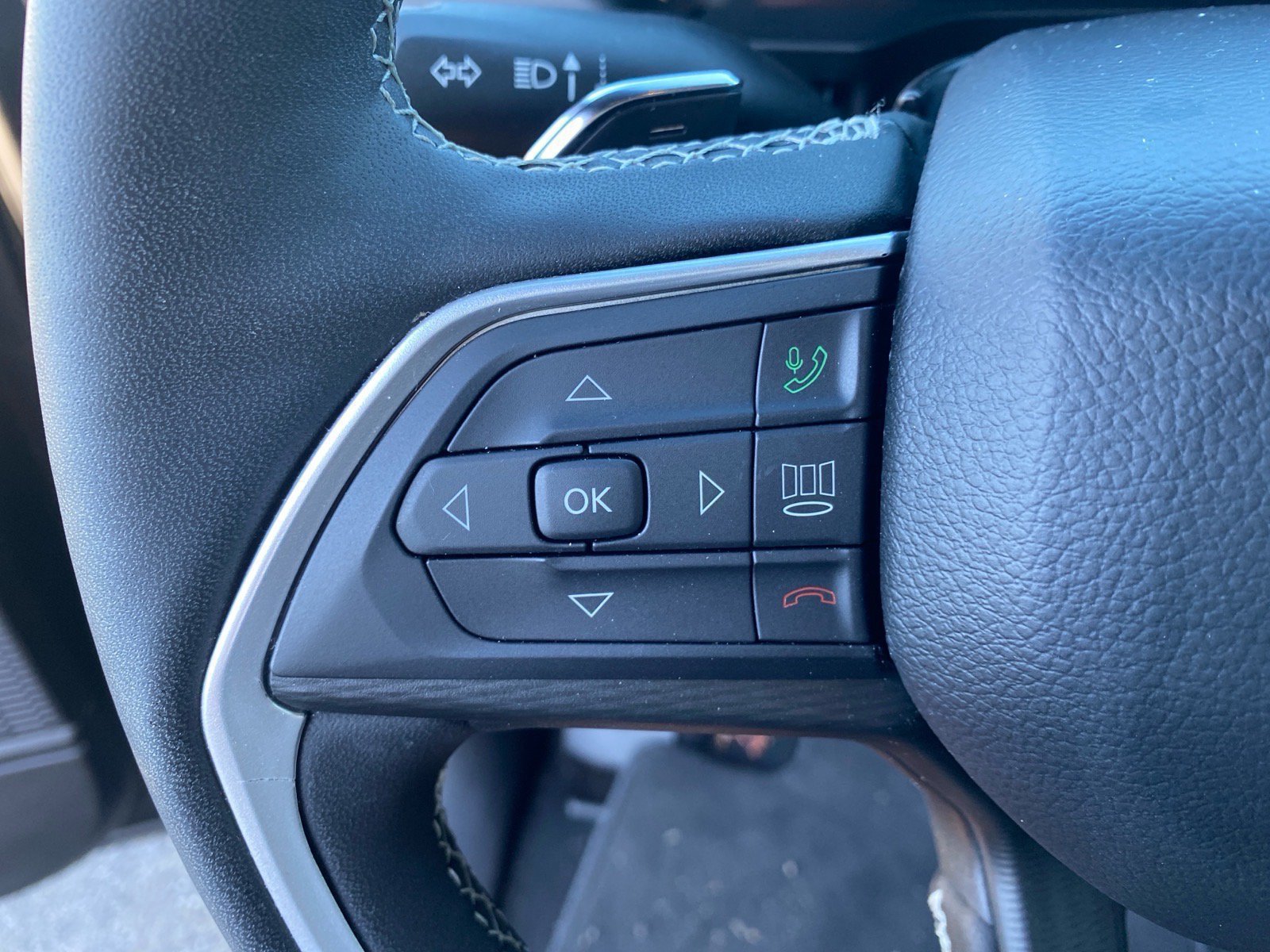 Used 2024 Jeep Grand Cherokee Altitude AWD/4WD image 18