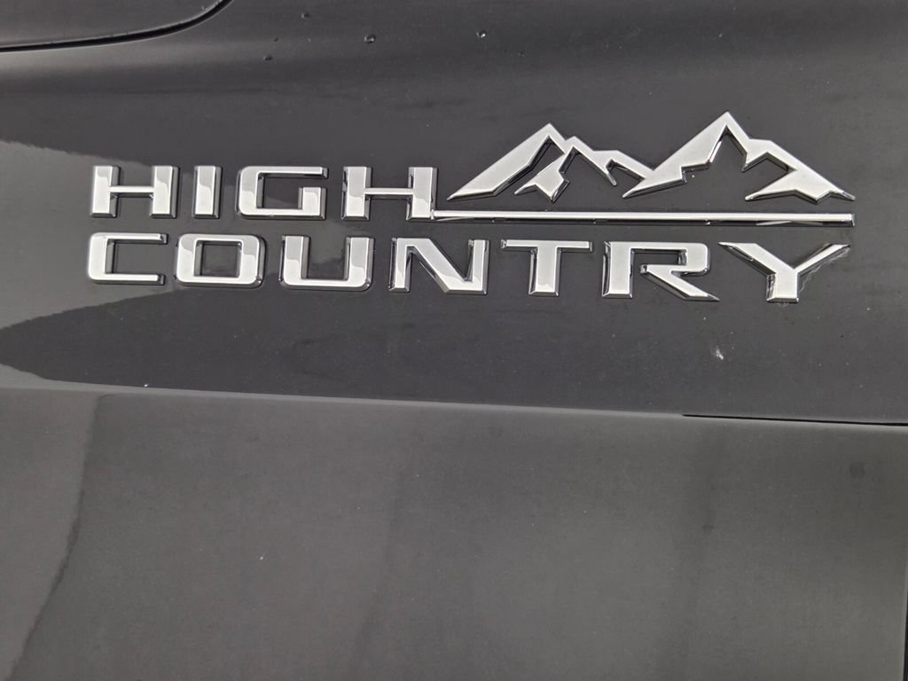 Used 2025 Chevrolet Tahoe High Country RWD image 8
