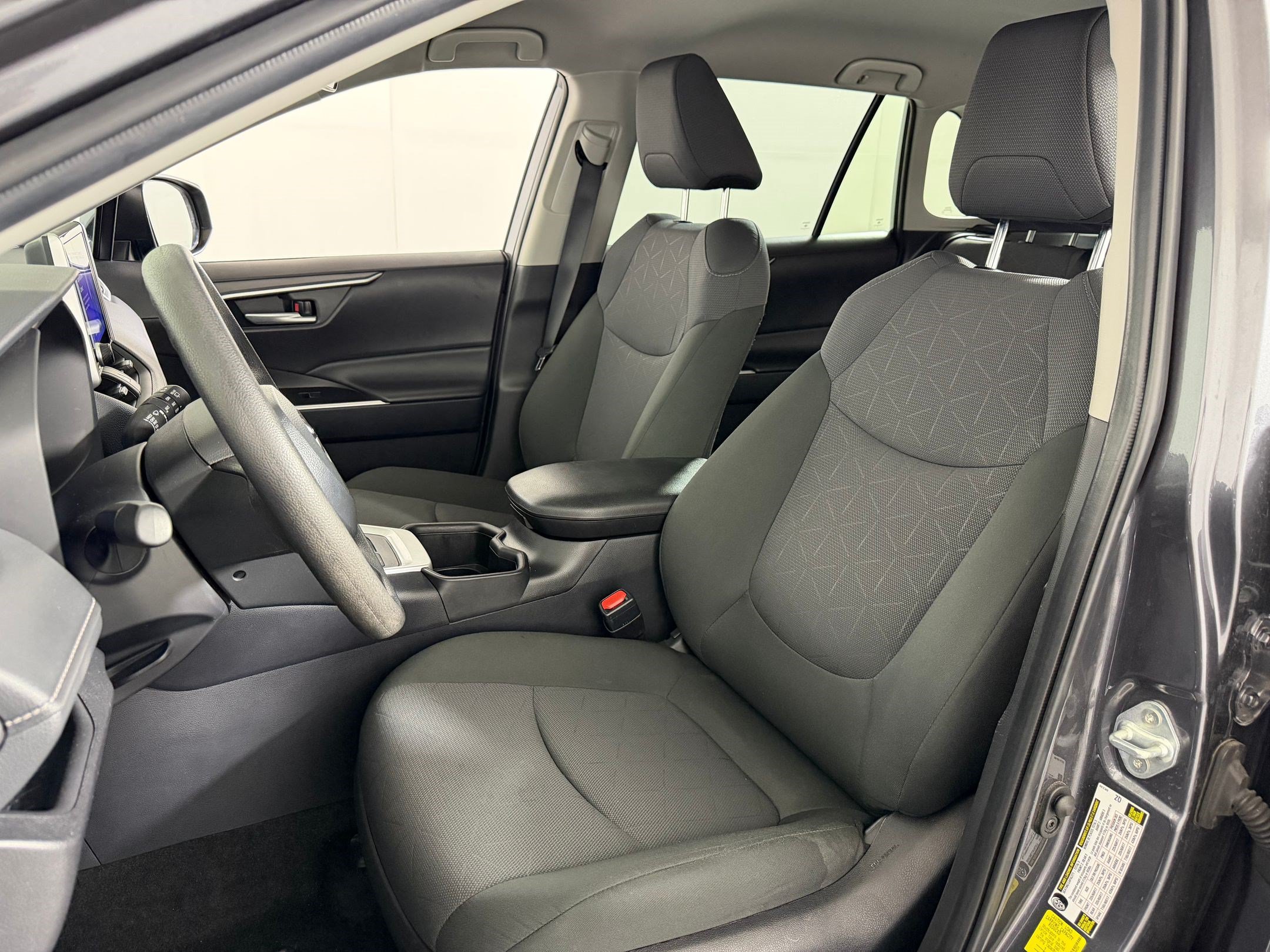 Used 2025 Toyota RAV4 XLE AWD/4WD image 4