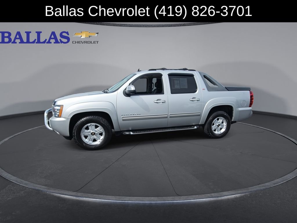 Used 2010 Chevrolet Avalanche LT w/ Luxury Package AWD/4WD image 4