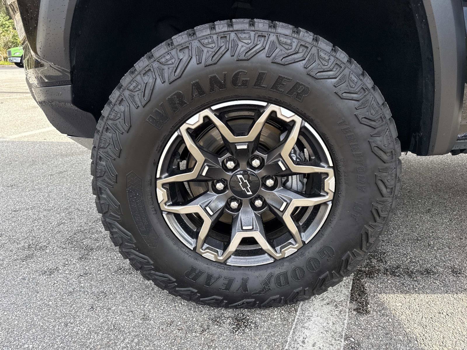 Used 2024 Chevrolet Colorado ZR2 w/ ZR2 Convenience Package III image 33