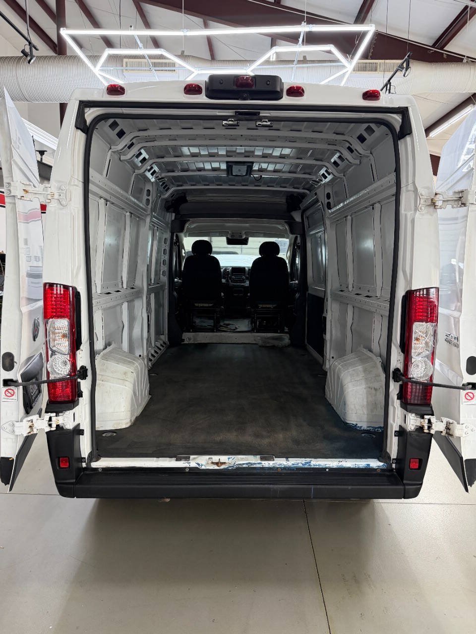 Used 2025 RAM ProMaster 2500 w/ Convenience Group FWD image 8