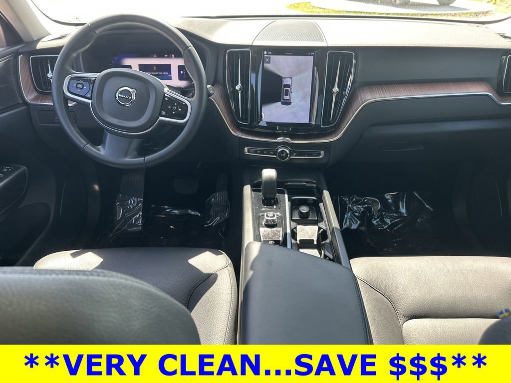 Used 2023 Volvo XC60 B5 Plus image 18