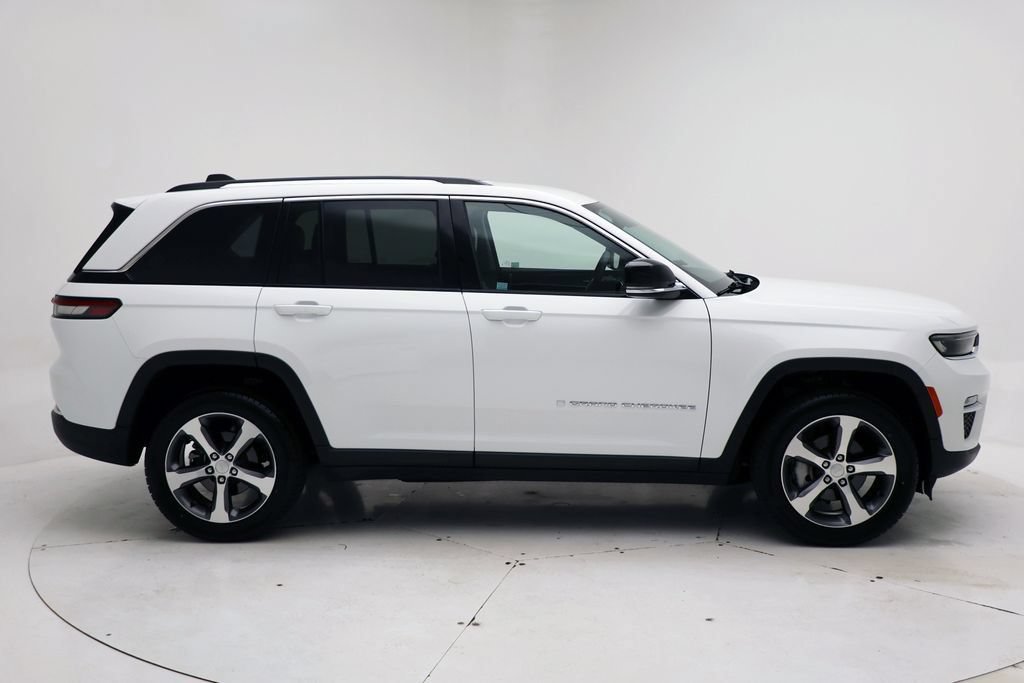 Used 2023 Jeep Grand Cherokee Limited AWD/4WD image 3