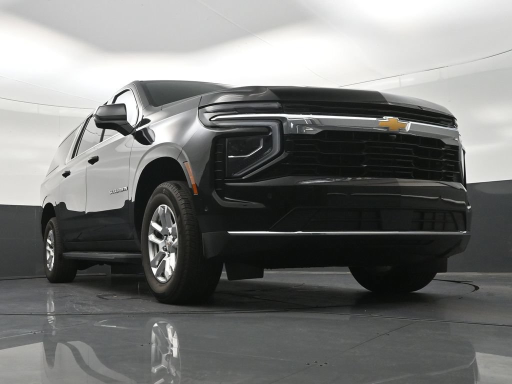 Used 2026 Chevrolet Suburban LS RWD image 29