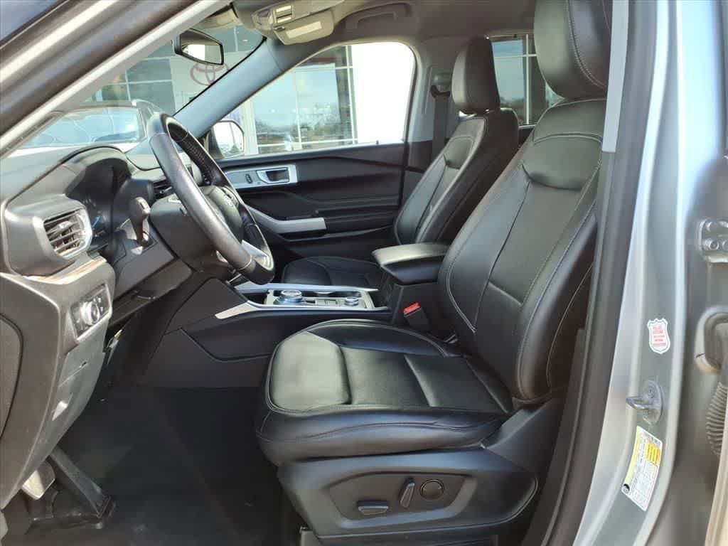 Used 2023 Ford Explorer Limited image 6