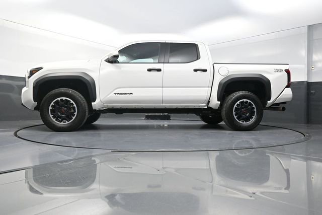 Used 2024 Toyota Tacoma TRD Off-Road image 22