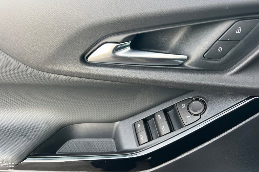 New 2026 Chevrolet Equinox LT w/ Convenience Package II image 8