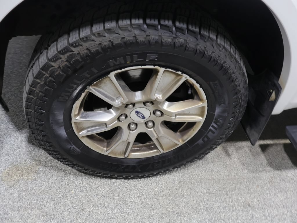 Used 2015 Ford F150 Lariat w/ Equipment Group 502A Luxury AWD/4WD image 9