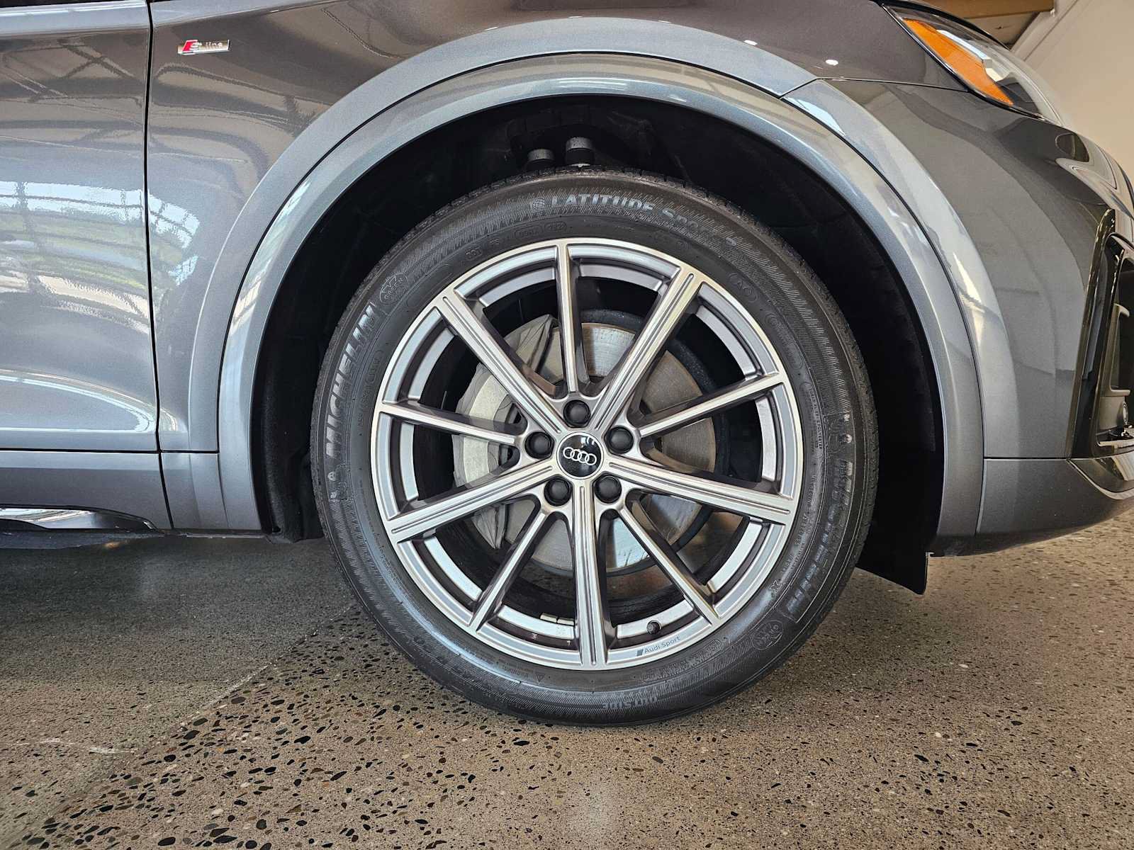 Used 2023 Audi Q5 e Premium Plus w/ Premium Plus Package AWD/4WD image 9