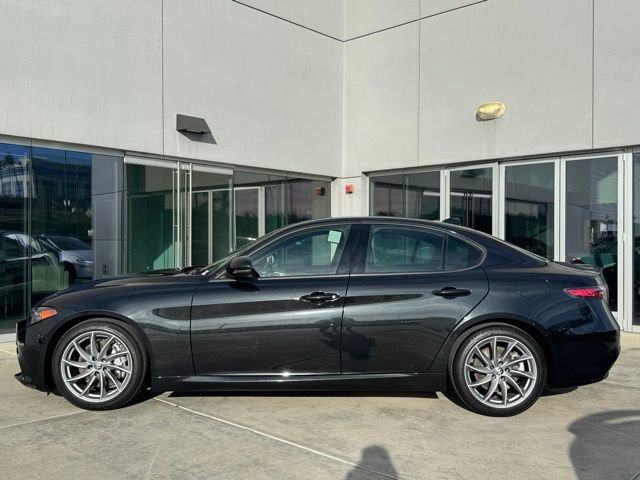 Used 2025 Alfa Romeo Giulia image 5