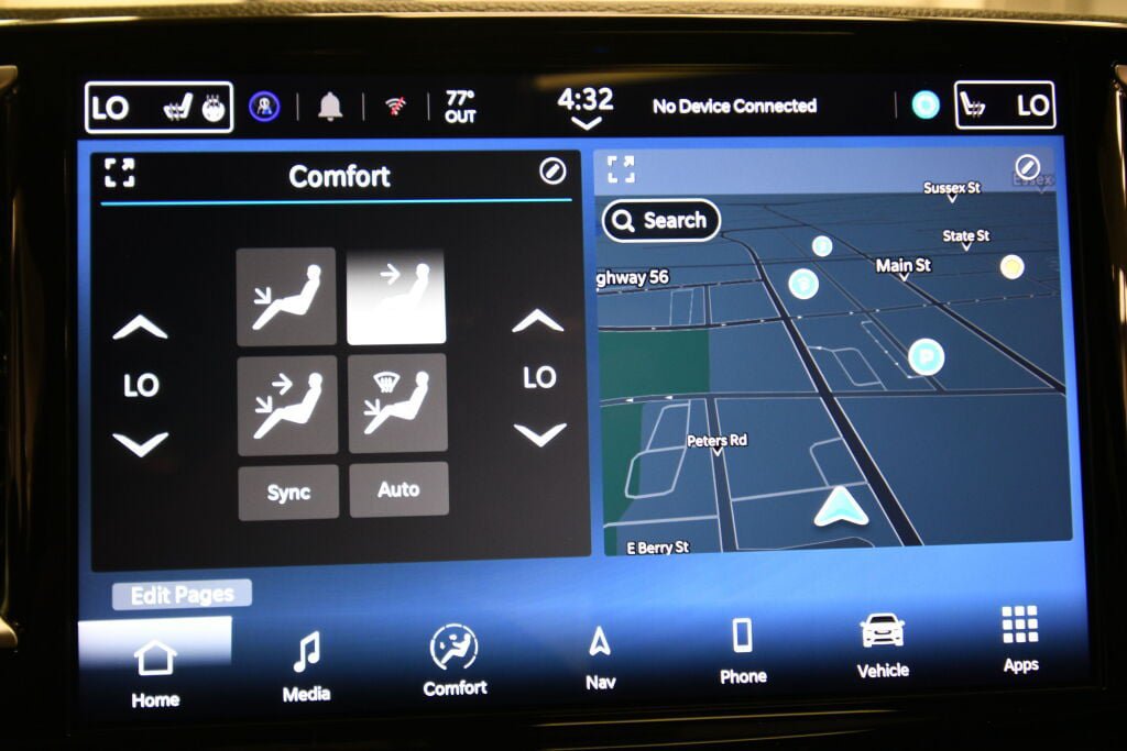 Used 2025 Chrysler Pacifica Limited FWD image 15